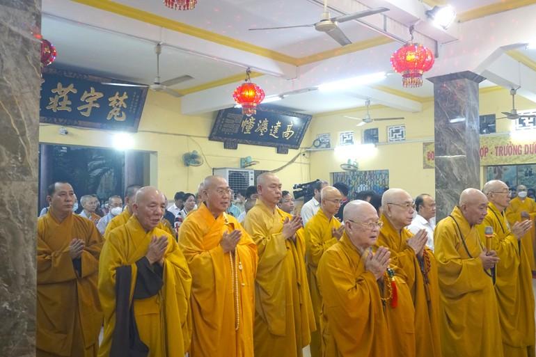 Phật giáo quận 8 cử hành Đại lễ cầu siêu đồng bào tử vong, cán bộ, chiến sĩ hy sinh vì Covid-19