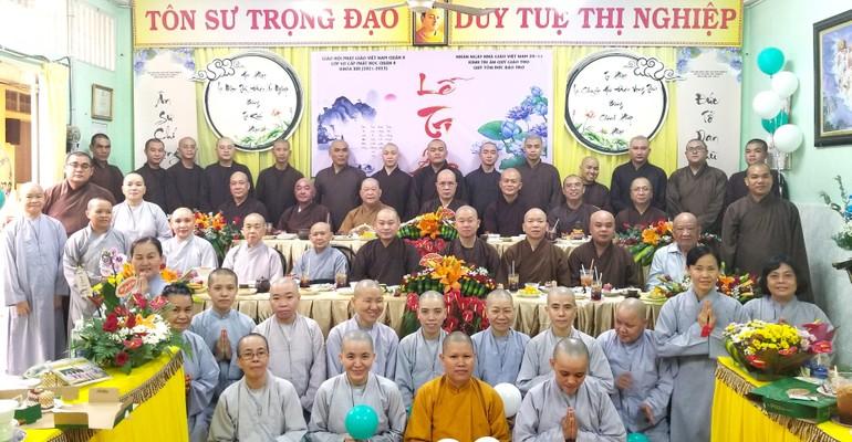 Lớp Sơ cấp Phật học quận 8 tri ân Ban Chủ nhiệm và giáo thọ sư nhân ngày 20-11